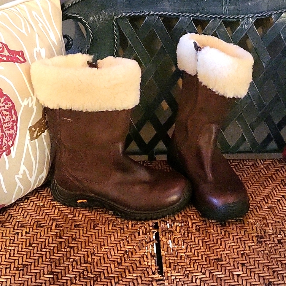 EUC  UGG Brandon Gore tex boots